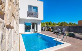 Katrya Luxury Villa